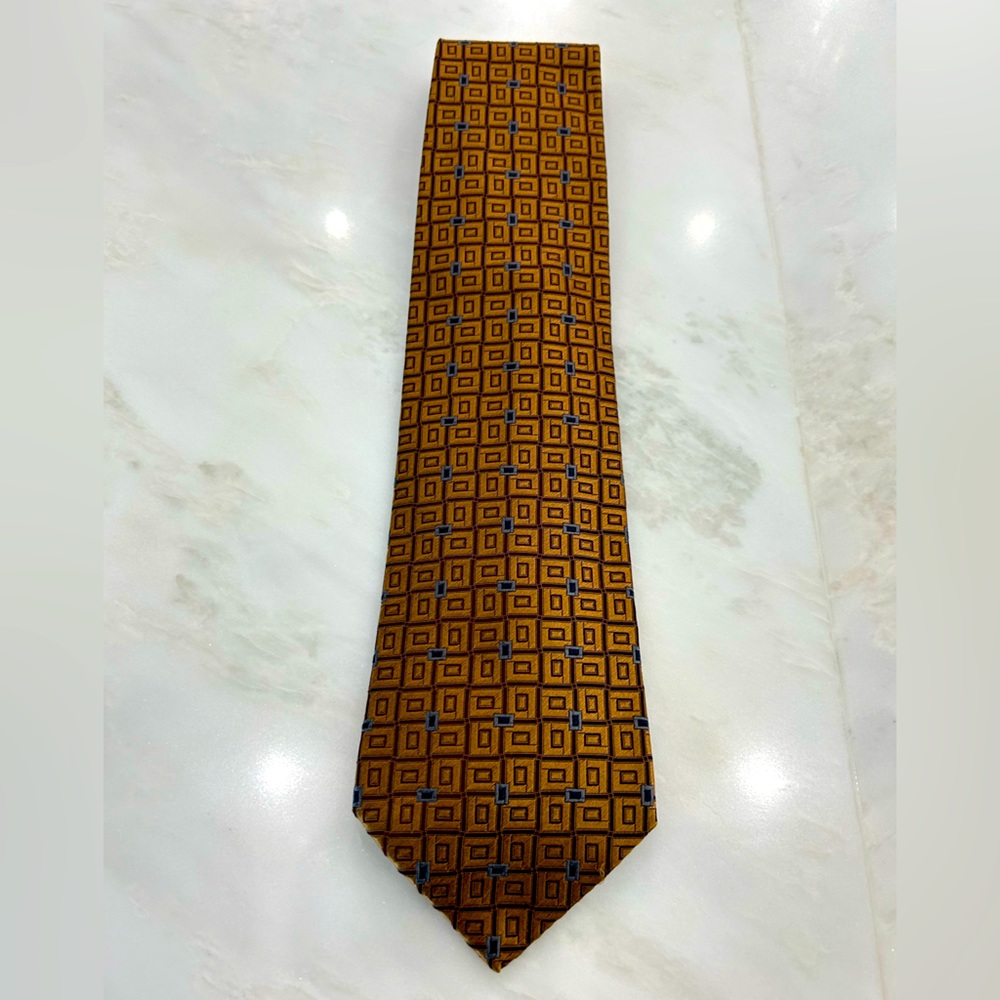 Ermenegildo Zegna tie. Gold w/navy detailing. Great condition!